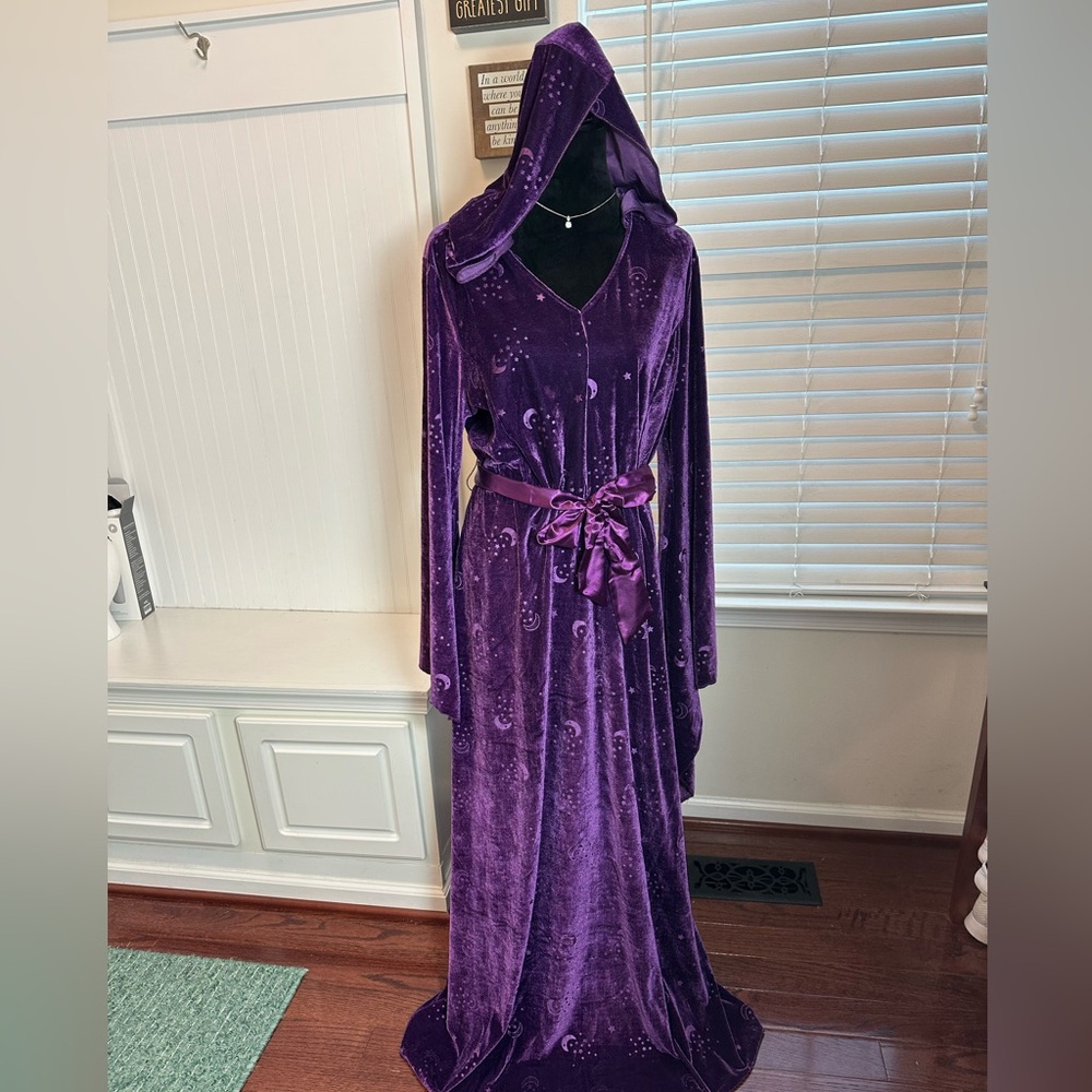 Spirit  Halloween Adult Moon and Stars robe with hood